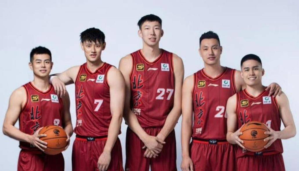 主力球员合作默契！篮球联赛比赛连胜不断的简单介绍