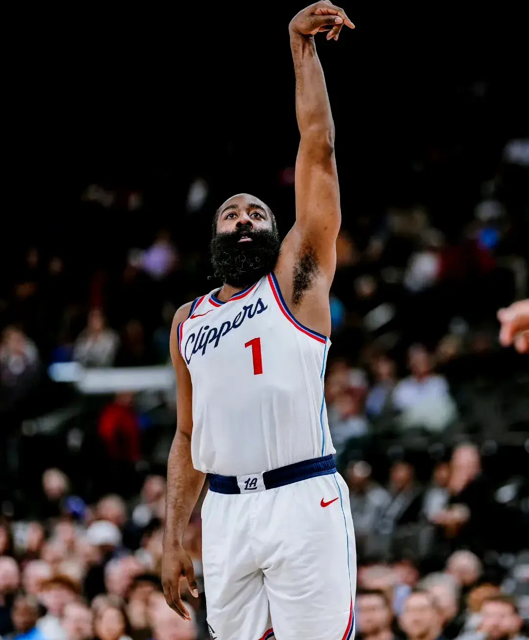 里昂背靠背作战，球队状态起伏不定