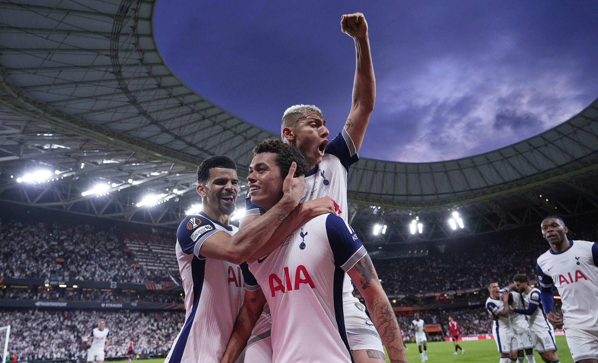 爱游戏官网网页版入口-曼联客场取胜，杀入欧冠八强