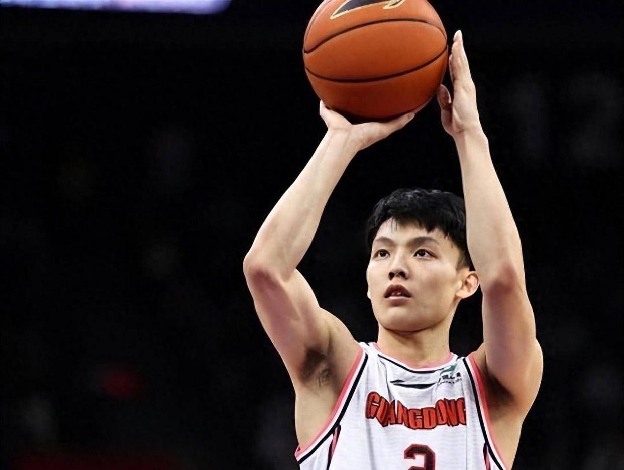 爱游戏app下载-CBA球员大秀个人技术，轻松获胜