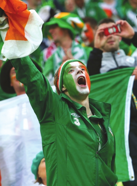 爱游戏网页版-非洲女足选拔战乐坎开，高歌吟唱展现勇敢的简单介绍