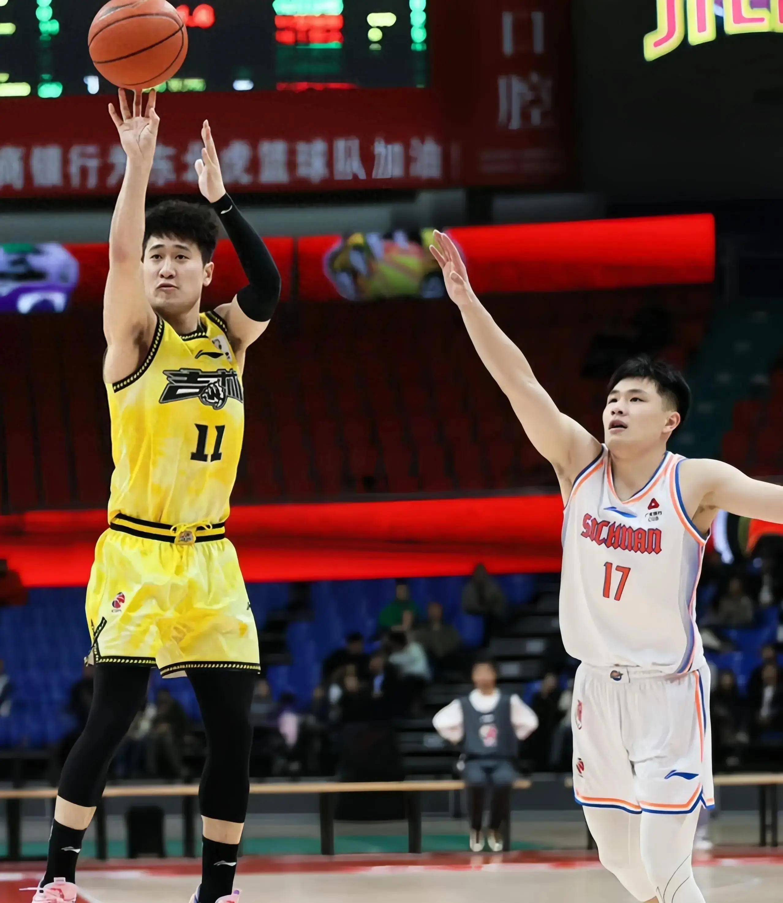 爱游戏在线-CBA球队状况出现波动，主帅紧急调整战术