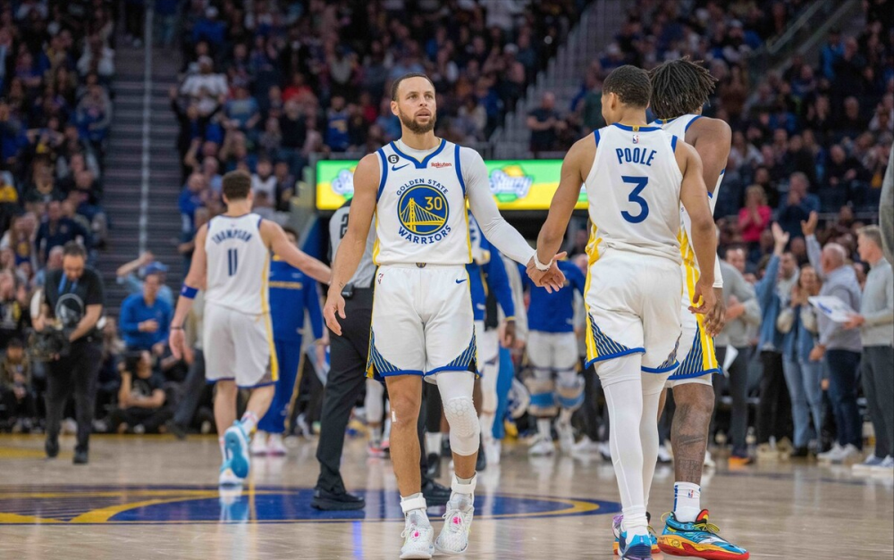 西部球队一路高歌猛进，登上小组榜首的简单介绍