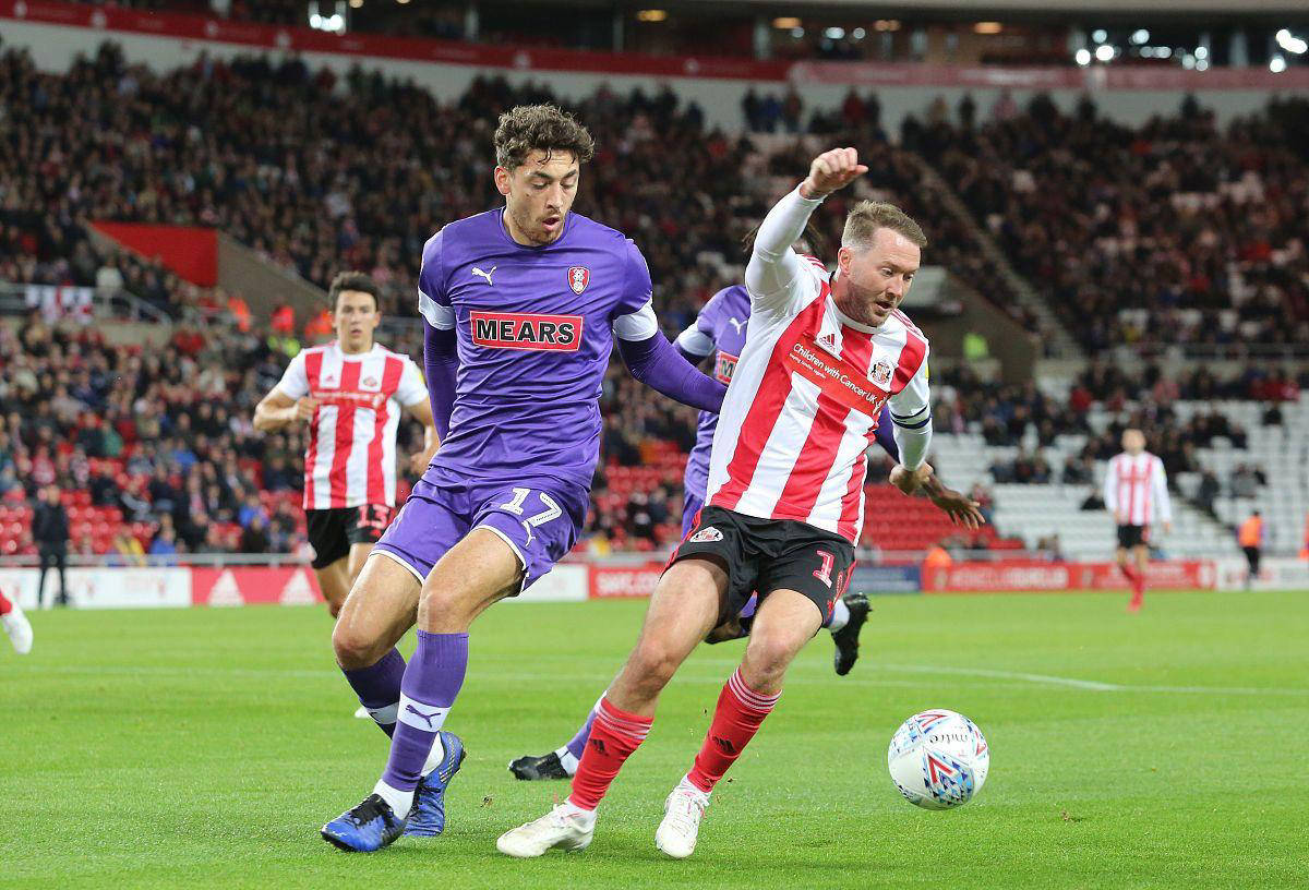 爱游戏中国官网-帕尔马客场遭遇惨败，保级前景黯淡