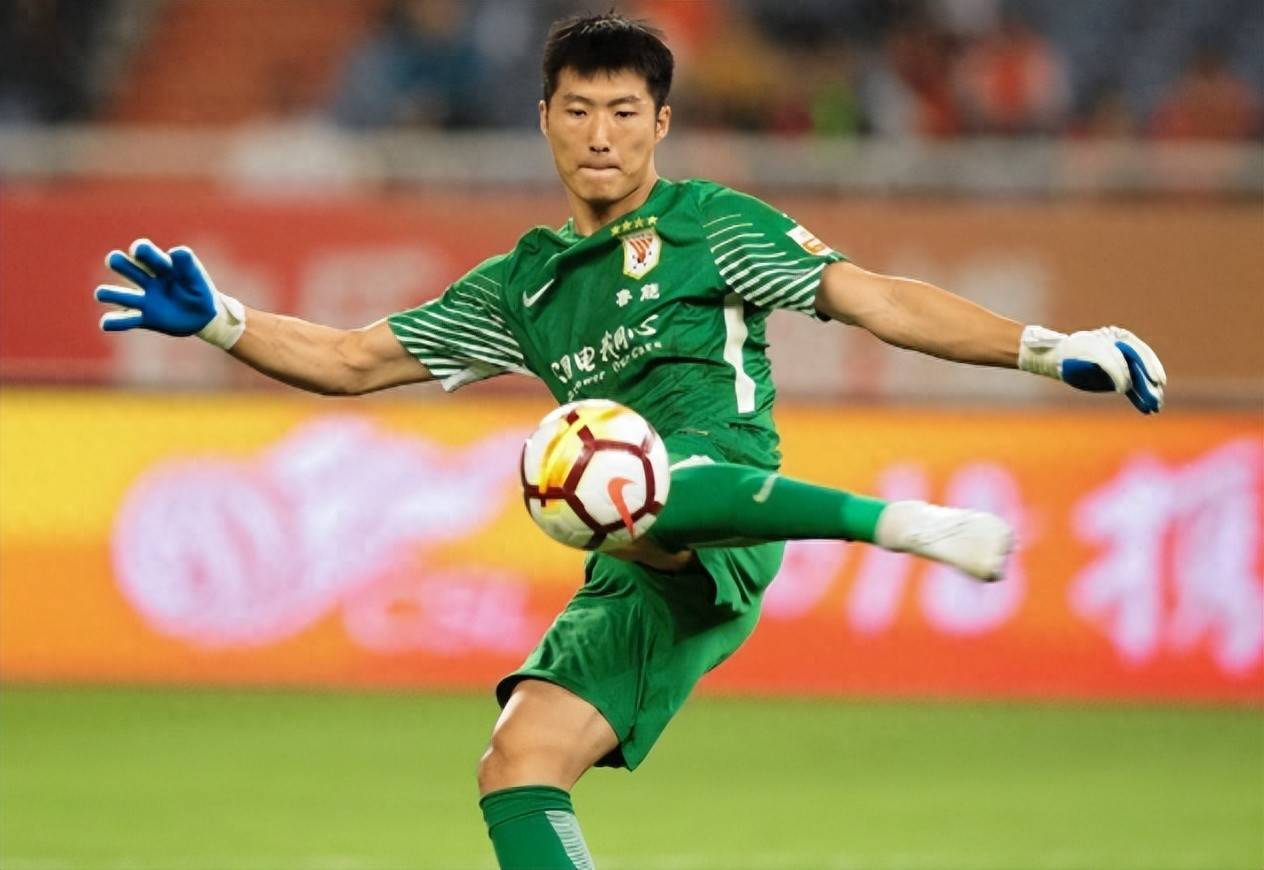 爱游戏官网-鲁能大胜，顺利晋级下一轮淘汰赛的简单介绍