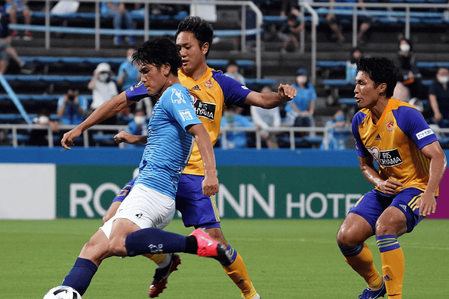 瓦朗谢纳主场击败对手,实现反超 瓦朗谢纳主场击败对手,实现反超