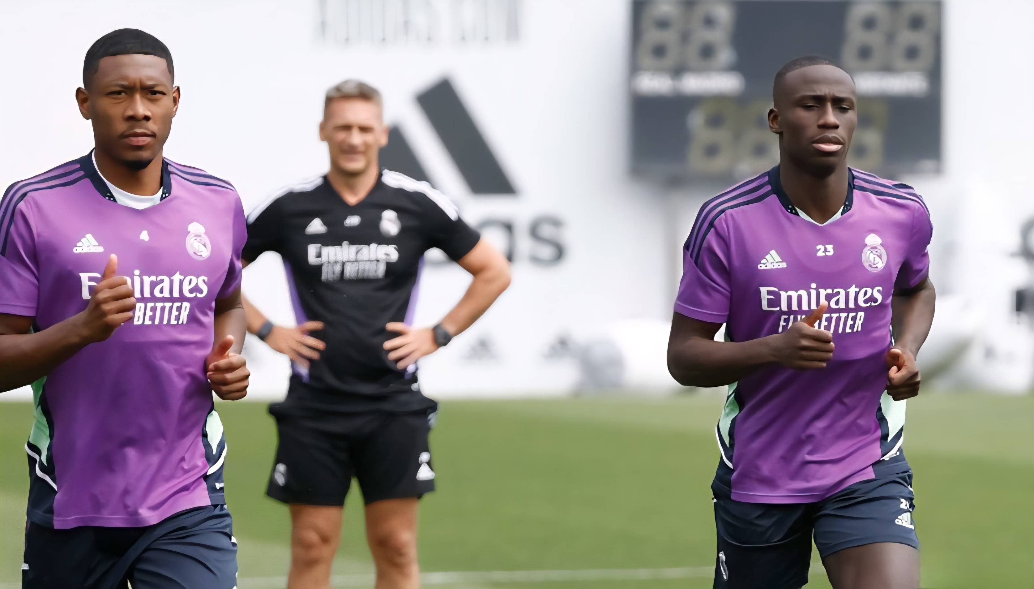 爱游戏-汉堡队球员否认转会传闻，坚定留队表态