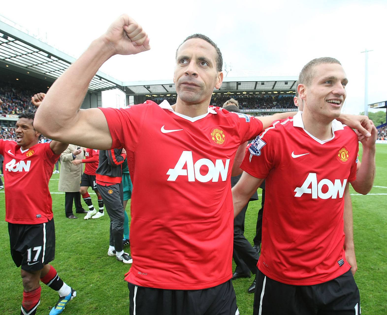 包含布莱克本队取得惊人胜利，助球队上升排名的词条